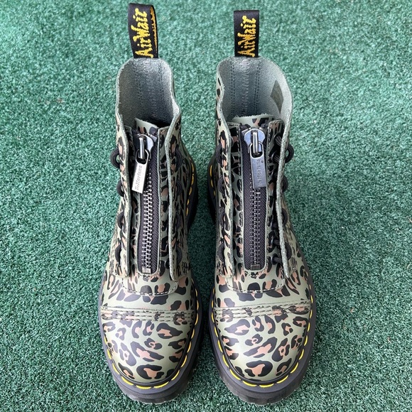 NWT Dr. Martens Sinclair Platform Boot Leopard Print Khaki Green 6 - Picture 4 of 14